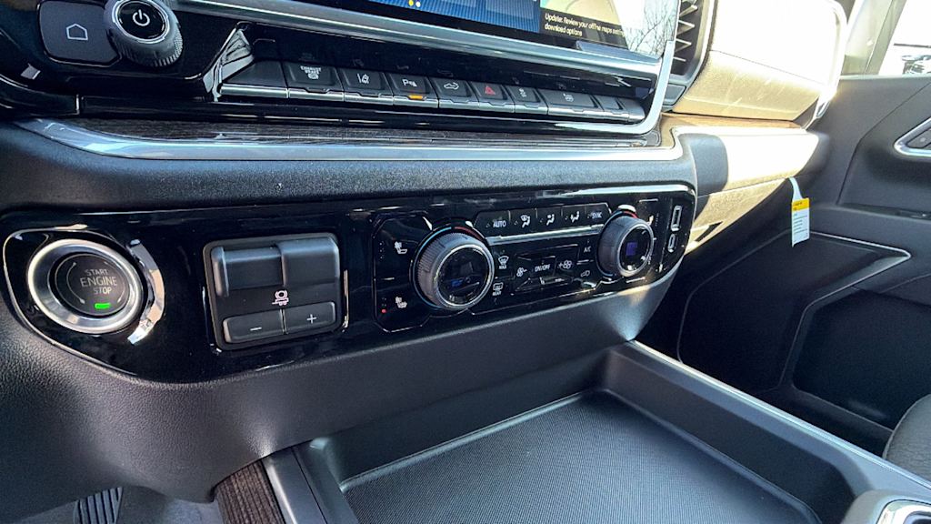 Thumbnail: 2026 Chevrolet Silverado 3500 - 22