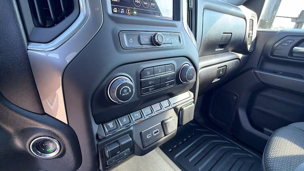 Thumbnail: 2026 Chevrolet Silverado 3500 - 24