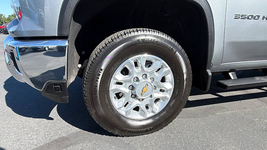 Thumbnail: 2026 Chevrolet Silverado 3500 - 8