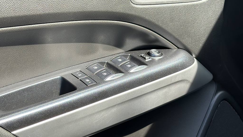 Thumbnail: 2017 Chevrolet Colorado - 28