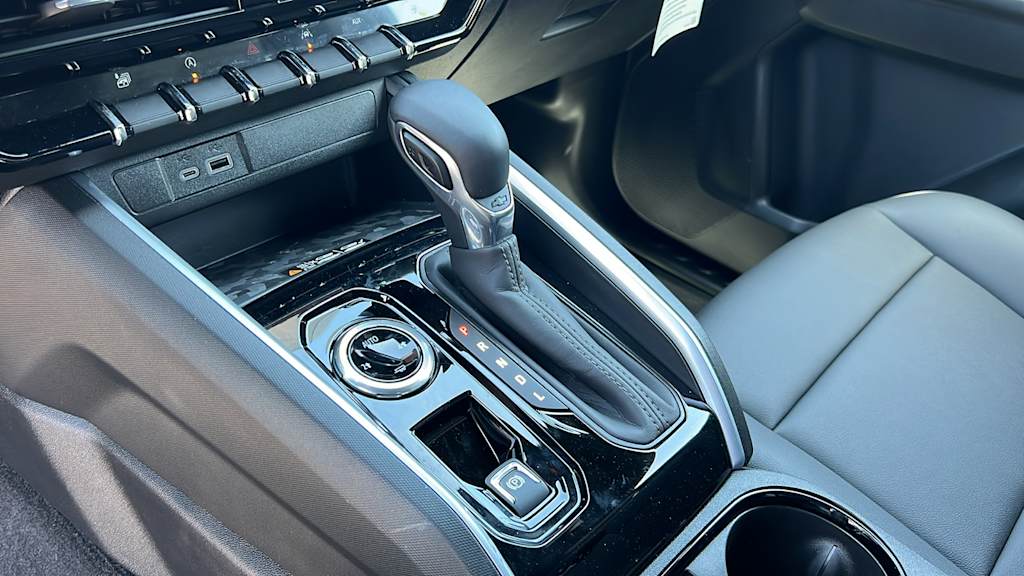 2024 Chevrolet Colorado LT 13