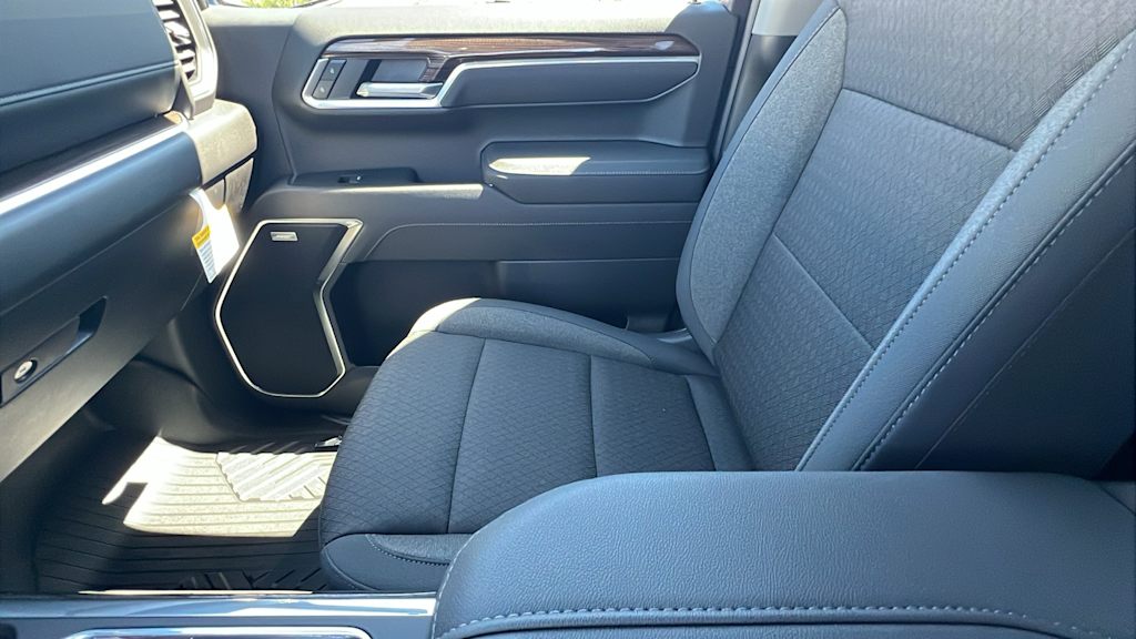 Thumbnail: 2026 Chevrolet Silverado 1500 - 9