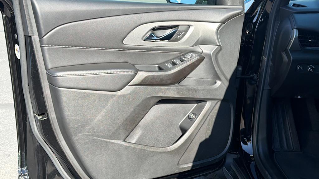 Thumbnail: 2023 Chevrolet Traverse - 28