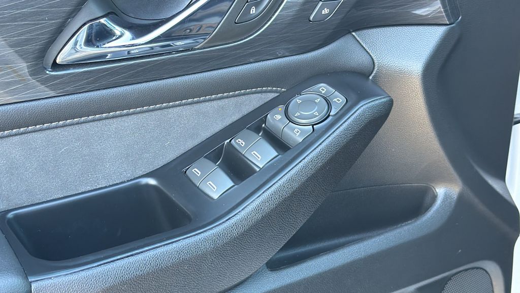Thumbnail: 2023 Chevrolet Traverse - 28