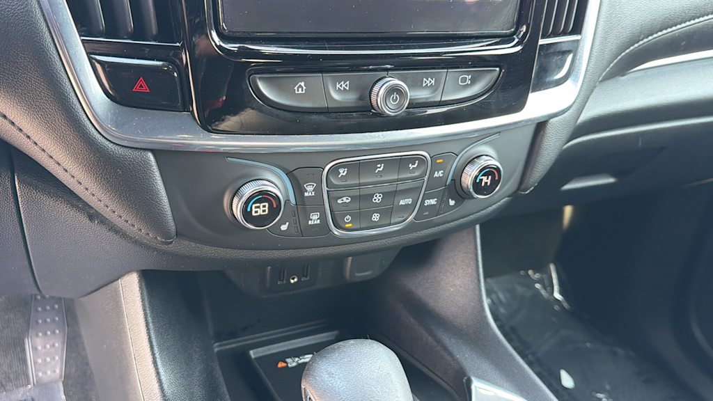 Thumbnail: 2022 Chevrolet Traverse - 21