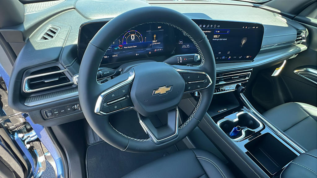 2025 Chevrolet Traverse LT 2