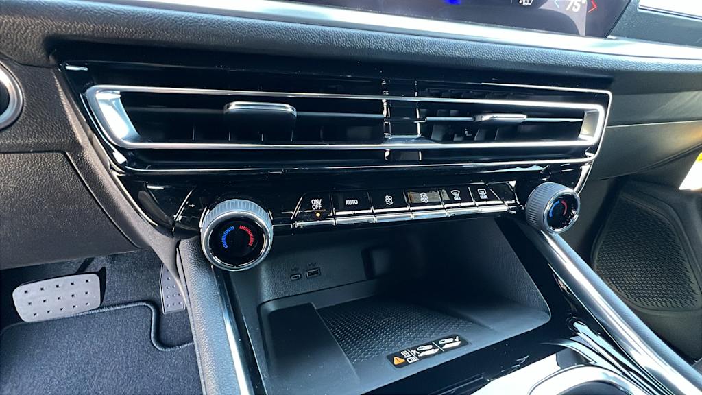 2025 Chevrolet Traverse LT 22