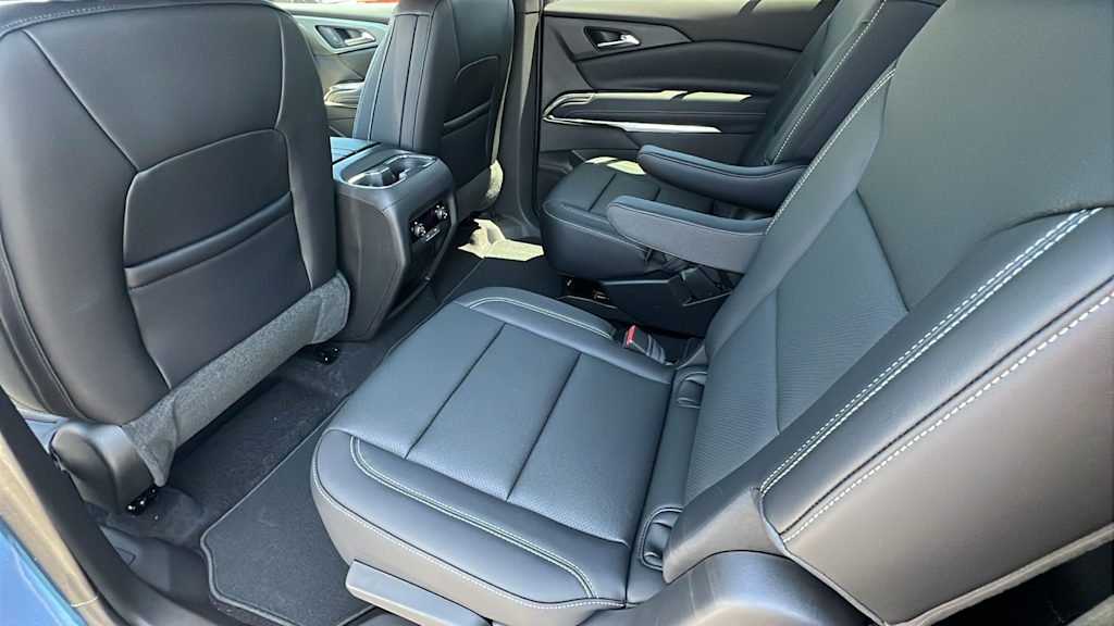 2025 Chevrolet Traverse LT 12
