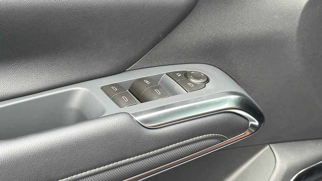 Thumbnail: 2027 Chevrolet Traverse - 28