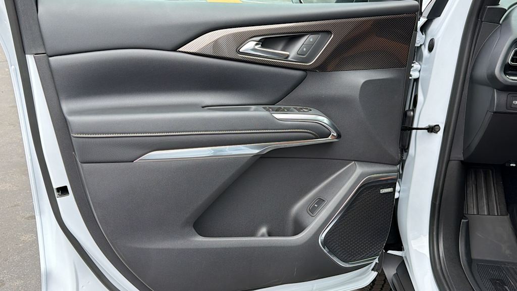 Thumbnail: 2027 Chevrolet Traverse - 29