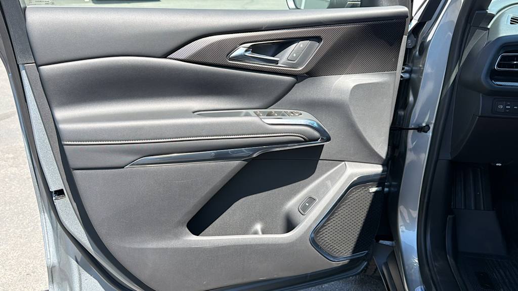 Thumbnail: 2027 Chevrolet Traverse - 28