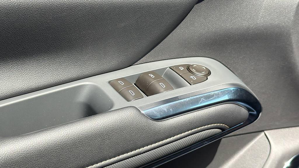 Thumbnail: 2027 Chevrolet Traverse - 27