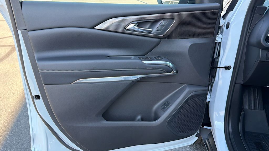 Thumbnail: 2027 Chevrolet Traverse - 28