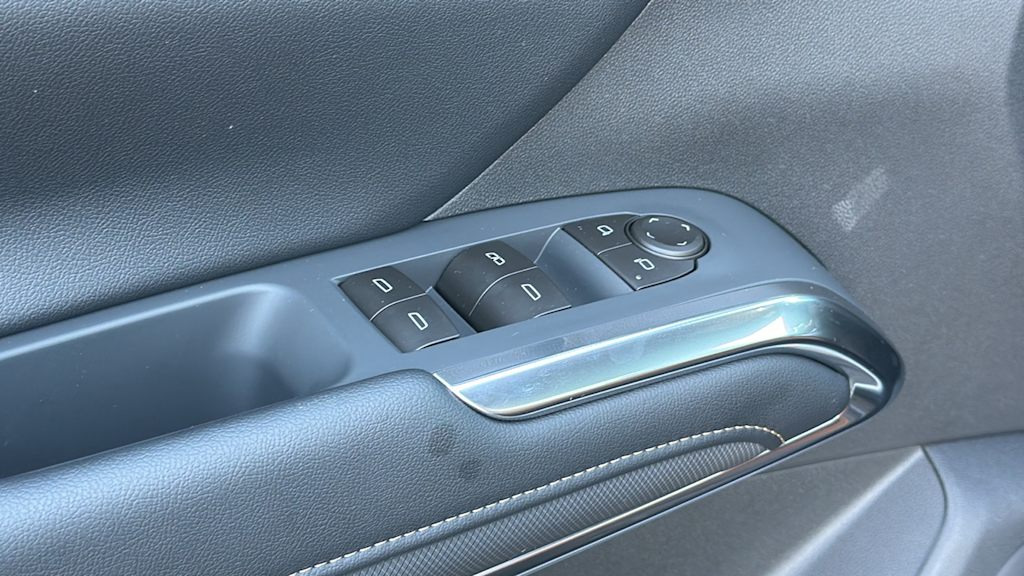 Thumbnail: 2027 Chevrolet Traverse - 28