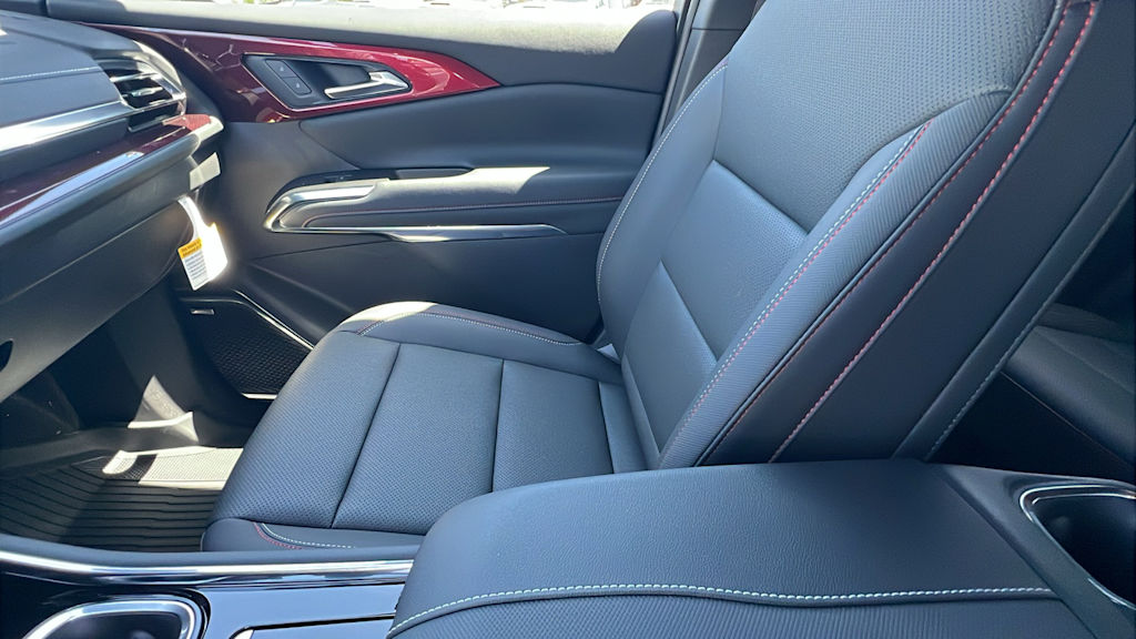 2025 Chevrolet Traverse Z71 10