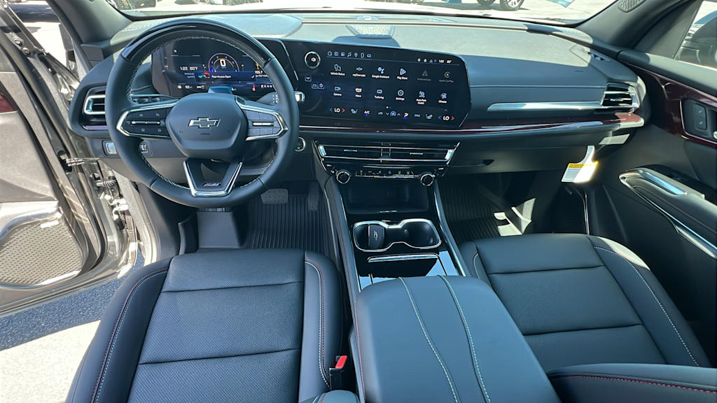 2025 Chevrolet Traverse Z71 12