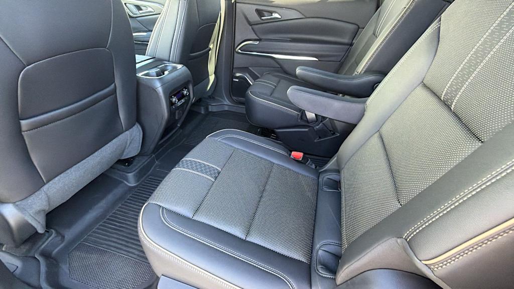 Thumbnail: 2025 Chevrolet Traverse - 12