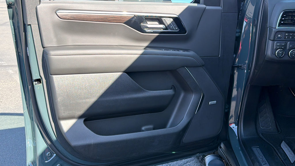 Thumbnail: 2026 Chevrolet Suburban - 29