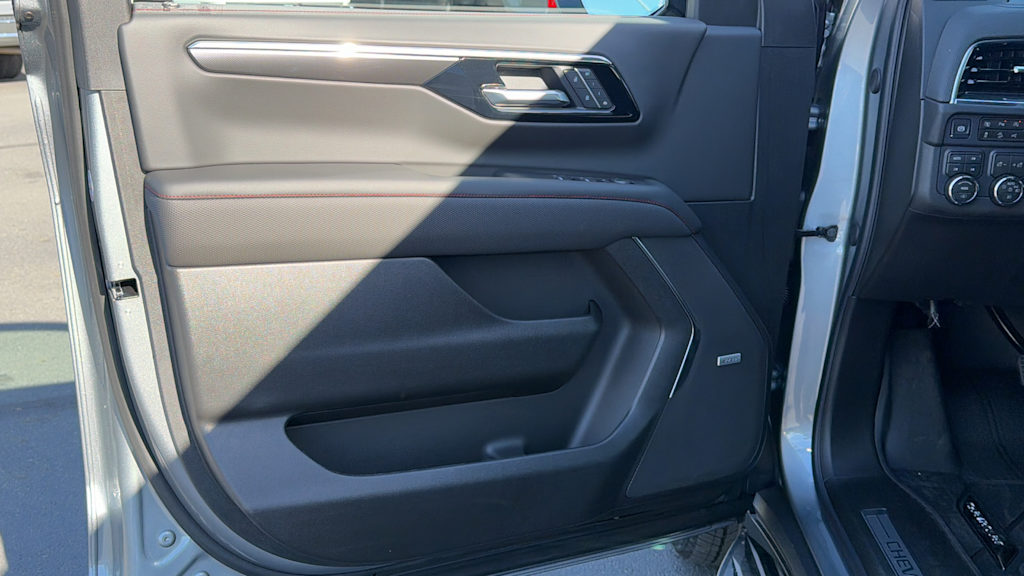 Thumbnail: 2026 Chevrolet Suburban - 28