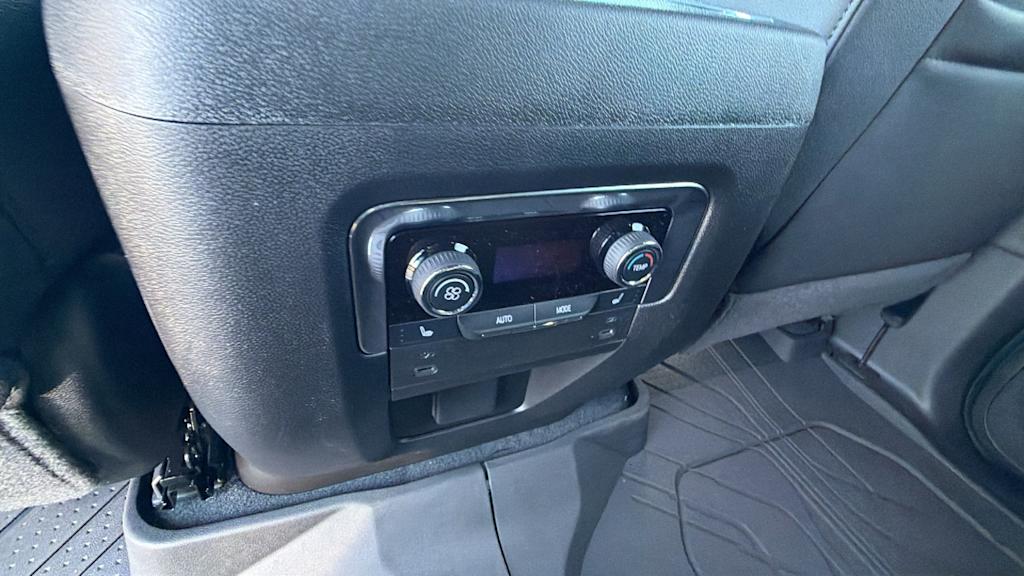 Thumbnail: 2026 Chevrolet Suburban - 28