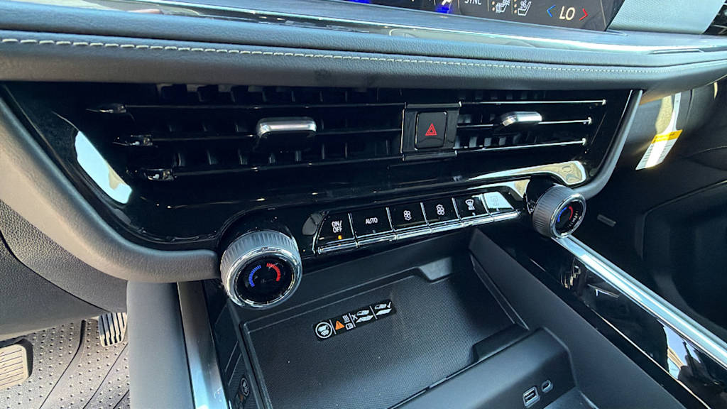 Thumbnail: 2026 Chevrolet Suburban - 21