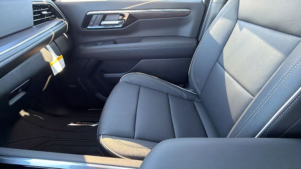 Thumbnail: 2026 Chevrolet Suburban - 10