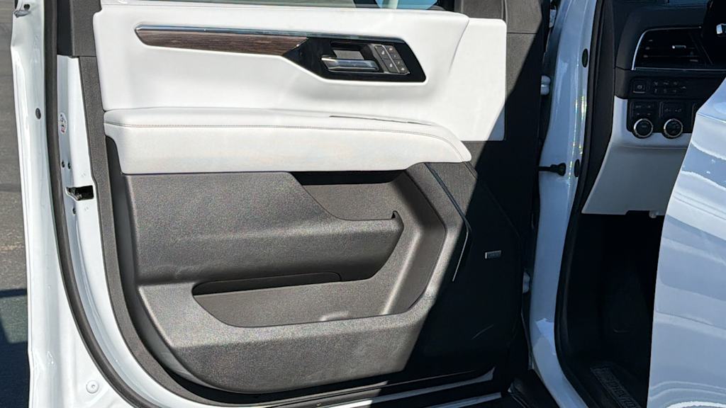 Thumbnail: 2026 Chevrolet Suburban - 27