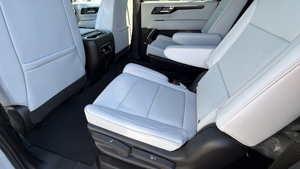 Thumbnail: 2026 Chevrolet Suburban - 12