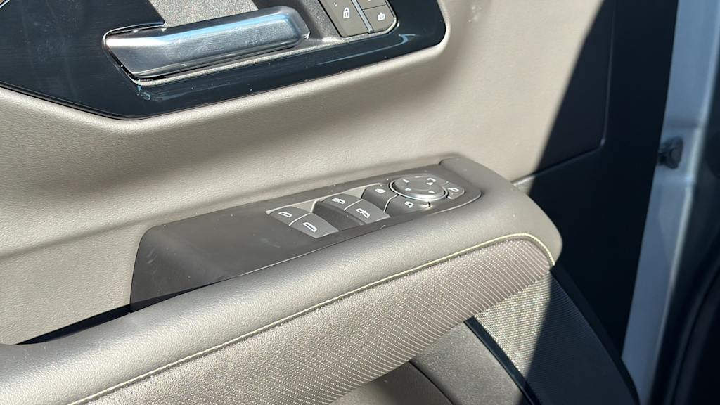 Thumbnail: 2026 Chevrolet Suburban - 28