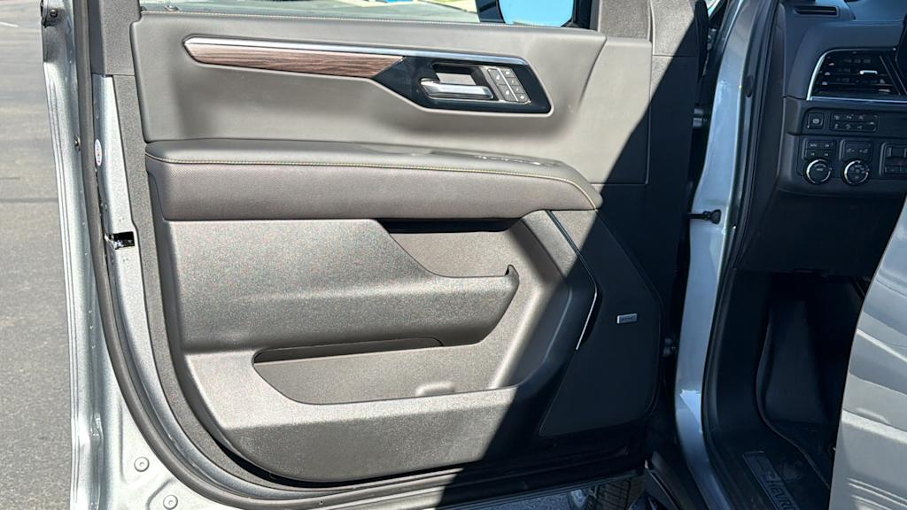 Thumbnail: 2026 Chevrolet Suburban - 29