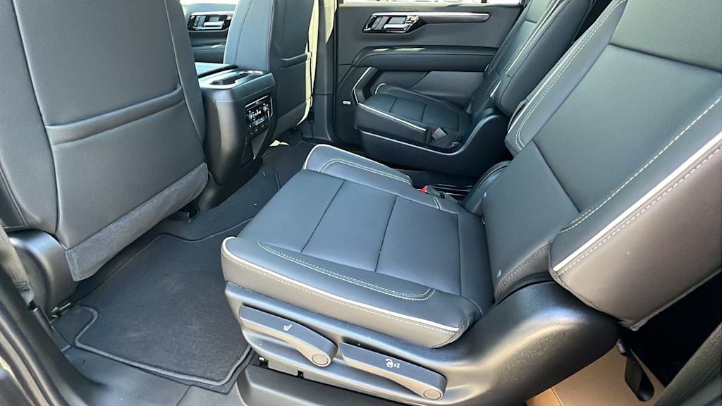 Thumbnail: 2025 Chevrolet Suburban - 28