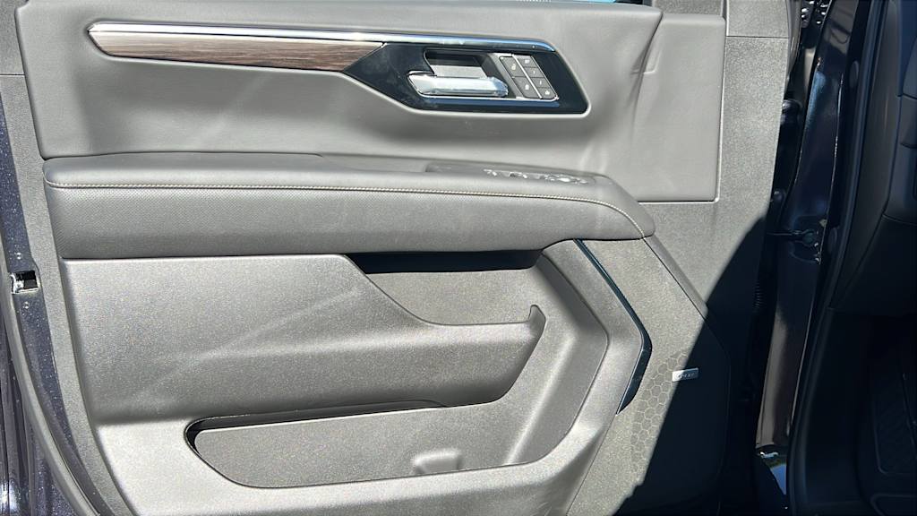 Thumbnail: 2025 Chevrolet Suburban - 27