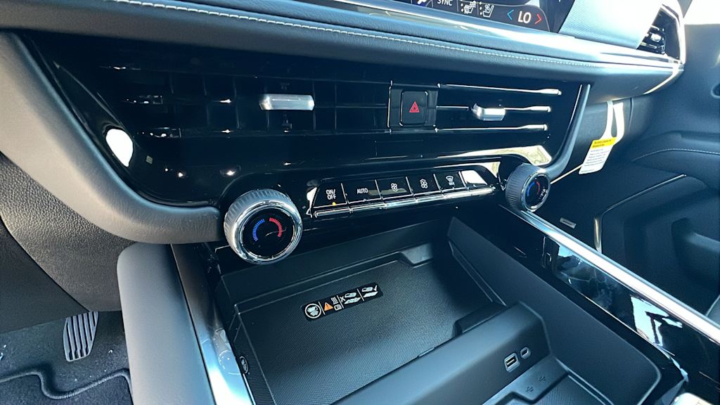 Thumbnail: 2025 Chevrolet Suburban - 22