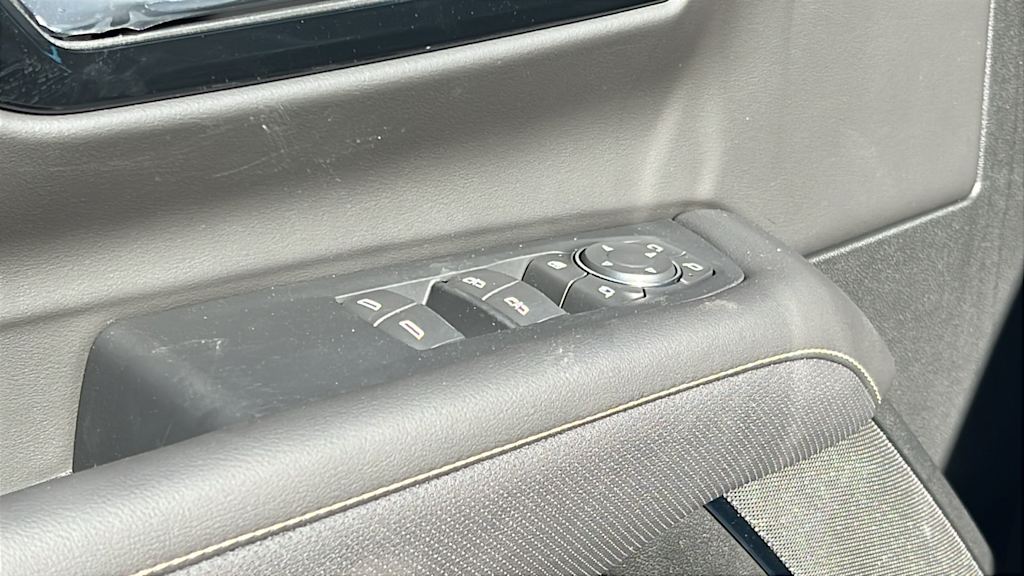 Thumbnail: 2025 Chevrolet Suburban - 6