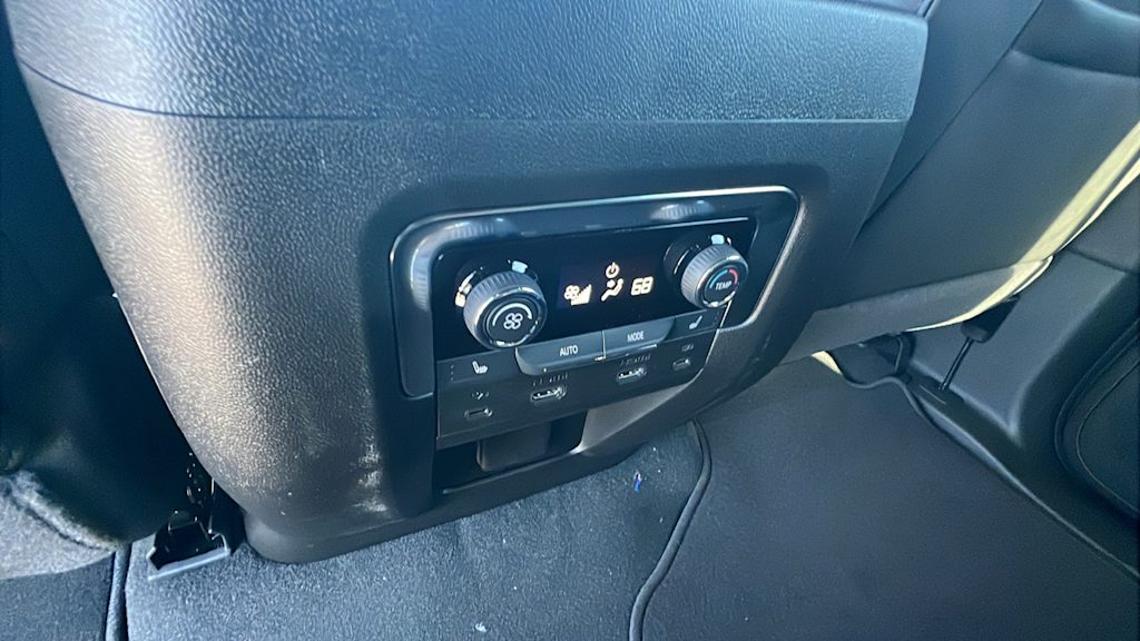 Thumbnail: 2025 Chevrolet Suburban - 29