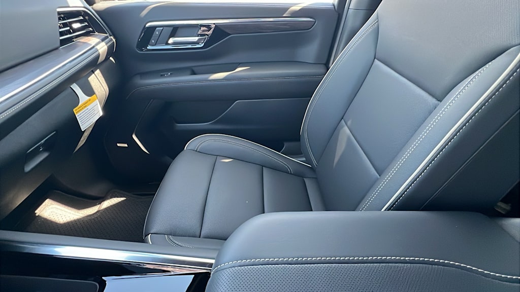 Thumbnail: 2025 Chevrolet Suburban - 9