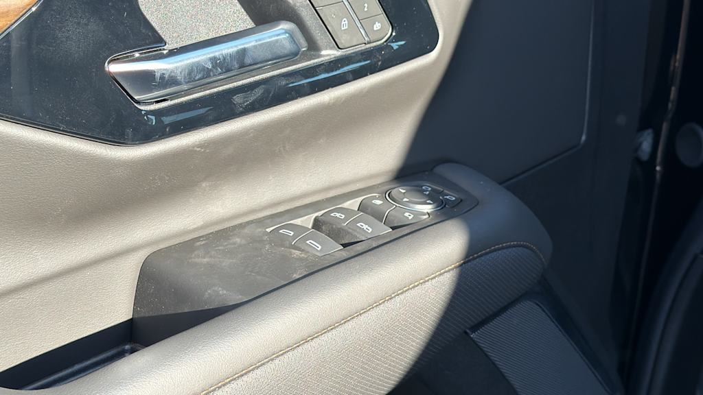 Thumbnail: 2026 Chevrolet Suburban - 28