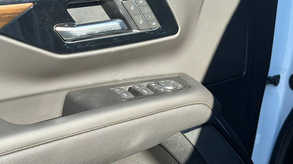 Thumbnail: 2026 Chevrolet Suburban - 28