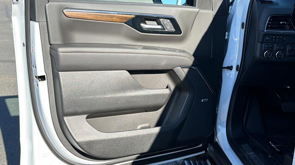 Thumbnail: 2026 Chevrolet Suburban - 29