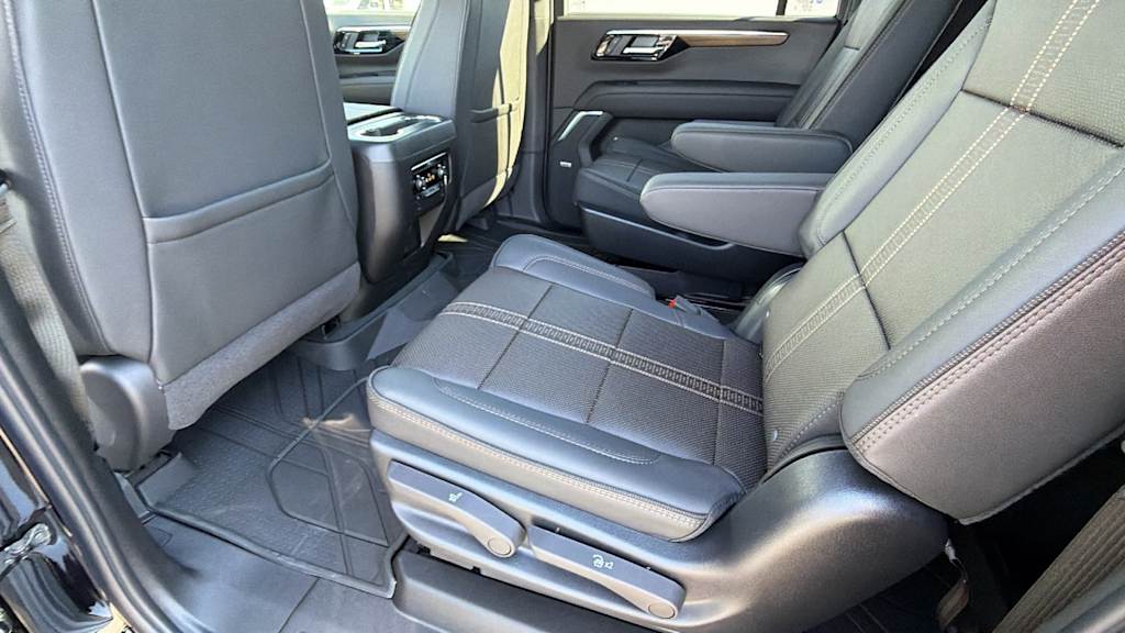 Thumbnail: 2026 Chevrolet Suburban - 10