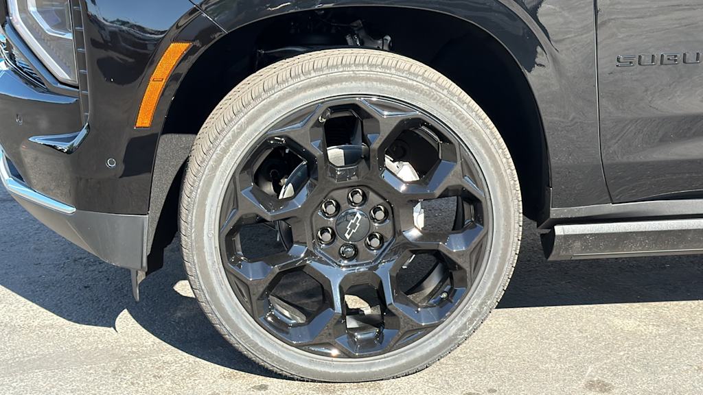 Thumbnail: 2026 Chevrolet Suburban - 6