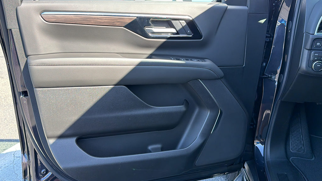 Thumbnail: 2026 Chevrolet Tahoe - 27