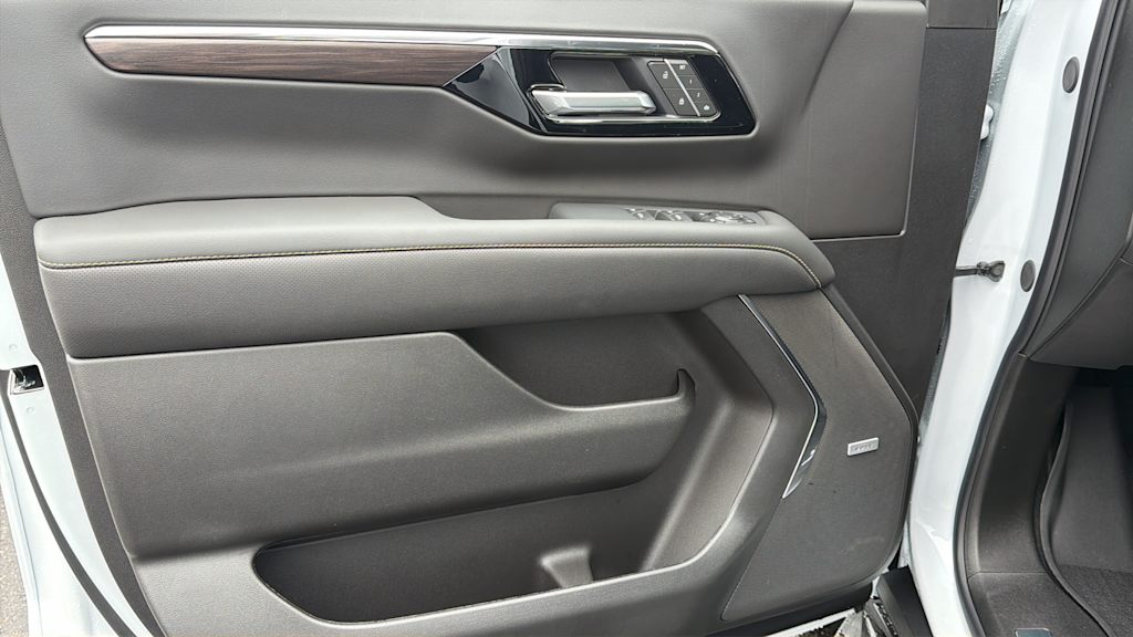 Thumbnail: 2026 Chevrolet Tahoe - 28