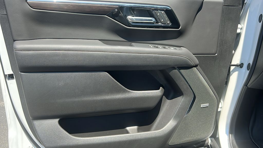 Thumbnail: 2025 Chevrolet Tahoe - 26