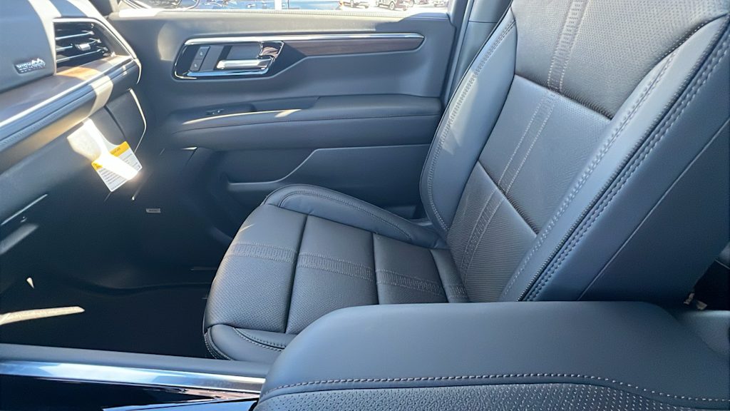 Thumbnail: 2025 Chevrolet Tahoe - 10