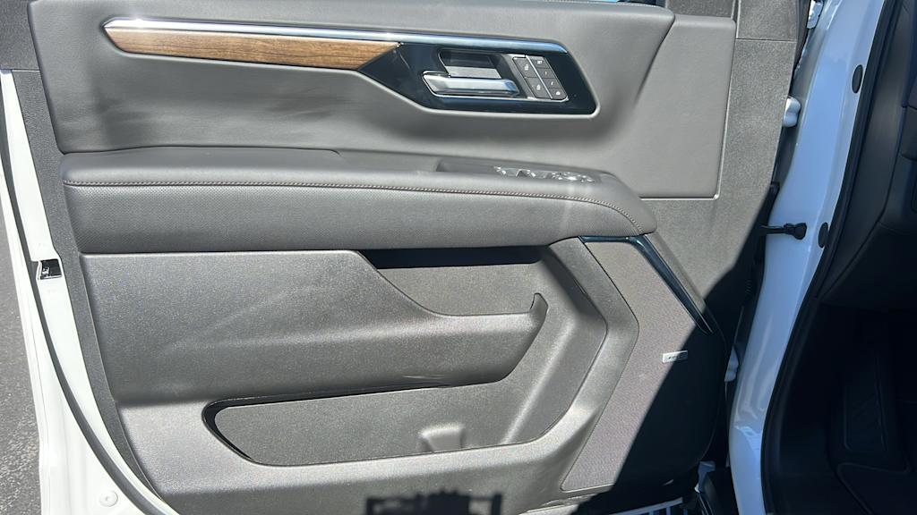 Thumbnail: 2025 Chevrolet Tahoe - 28