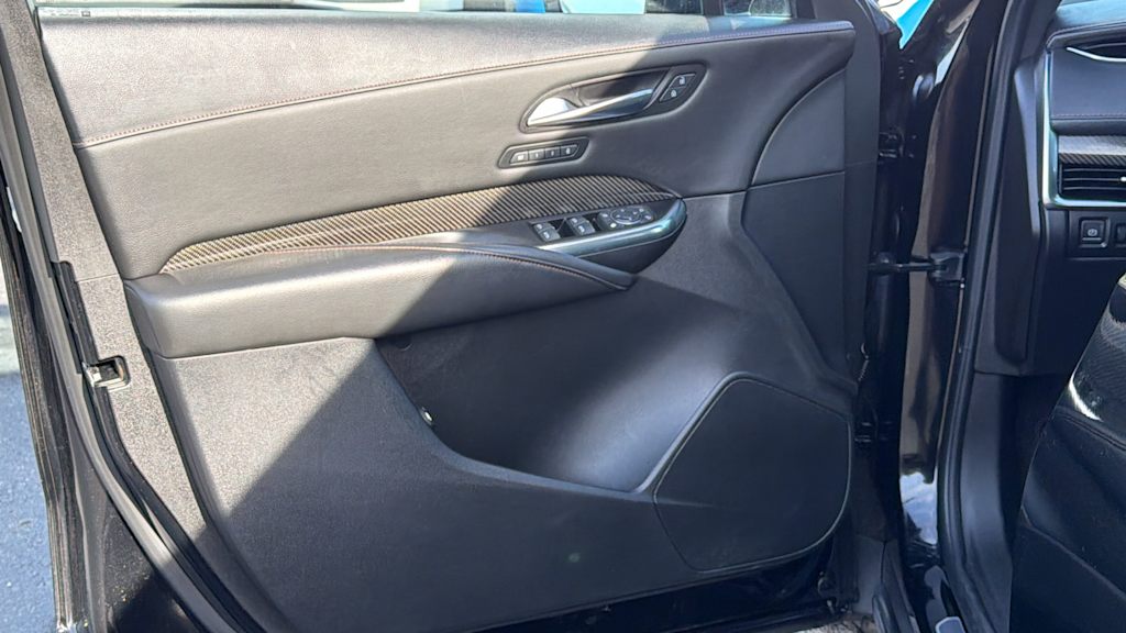 Thumbnail: 2021 Cadillac XT4 - 27