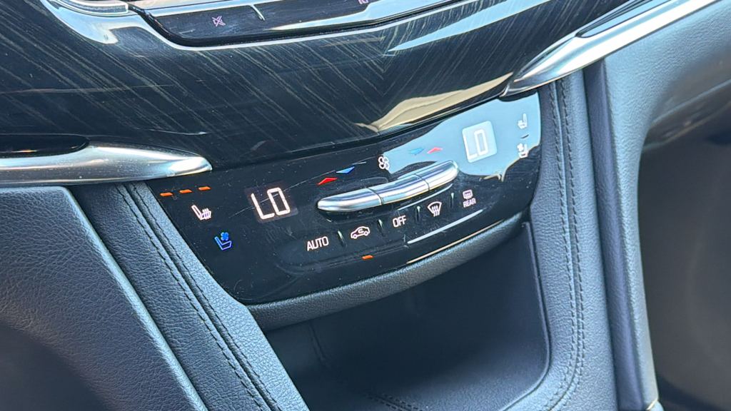 Thumbnail: 2020 Cadillac XT6 - 22