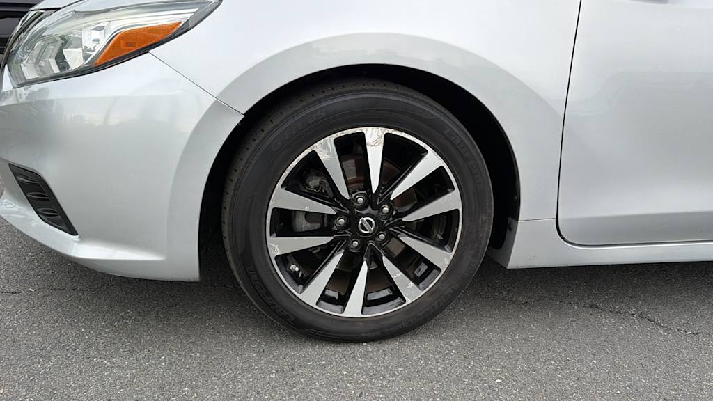 Thumbnail: 2018 Nissan Altima - 8