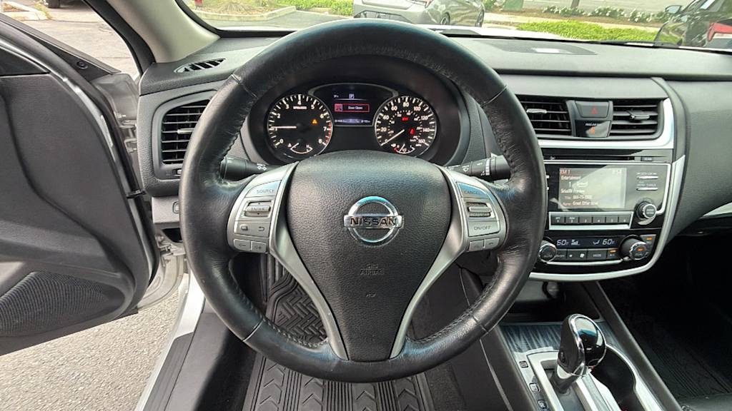 Thumbnail: 2018 Nissan Altima - 9